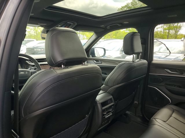 New 2026 Jeep Grand Cherokee Limited AWD/4WD image 11