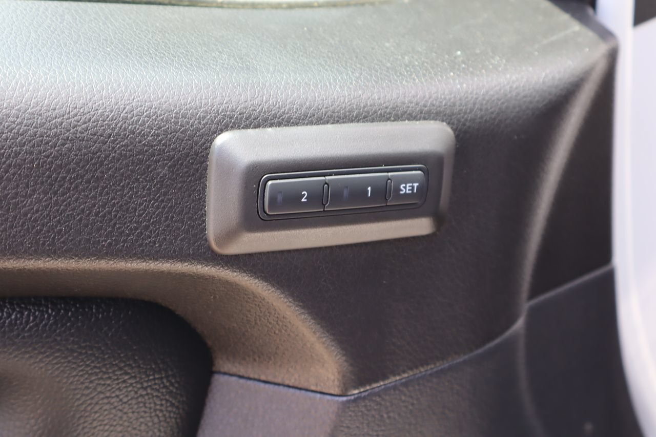 Used 2024 Nissan Titan PRO-4X w/ Pro-4x Convenience Package AWD/4WD image 21