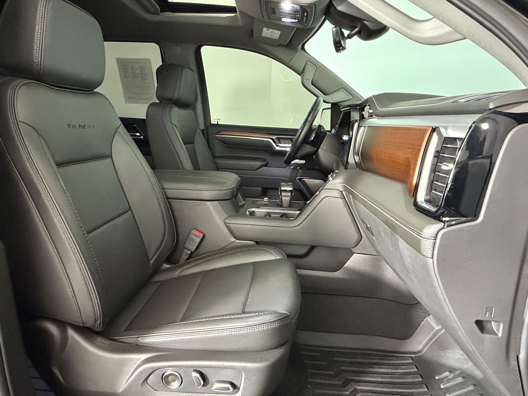 Used 2026 GMC Sierra 1500 Denali w/ Denali Reserve Package AWD/4WD image 22