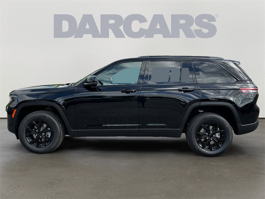 New 2025 Jeep Grand Cherokee Altitude image 4