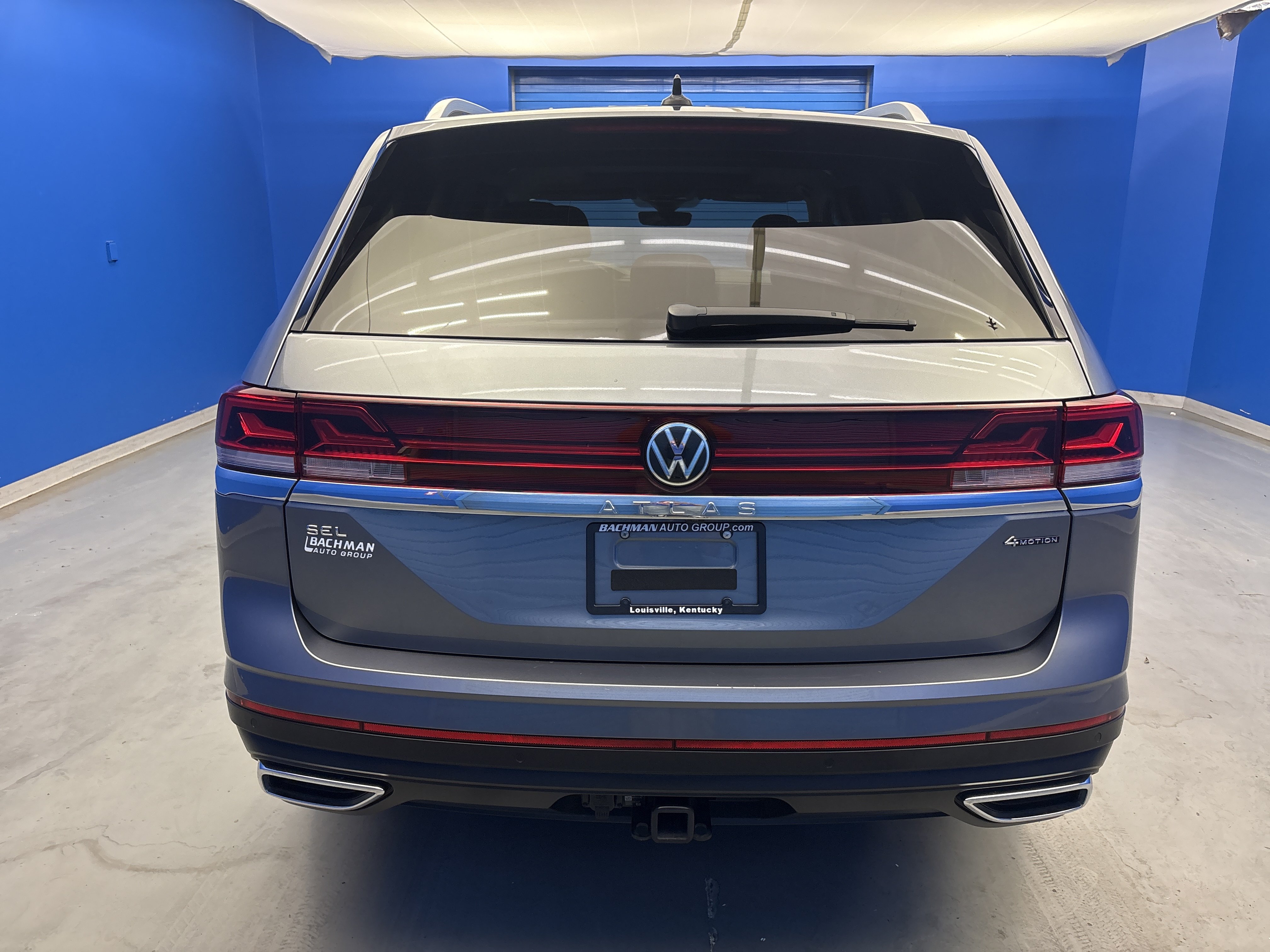 Used 2024 Volkswagen Atlas SEL AWD/4WD image 6
