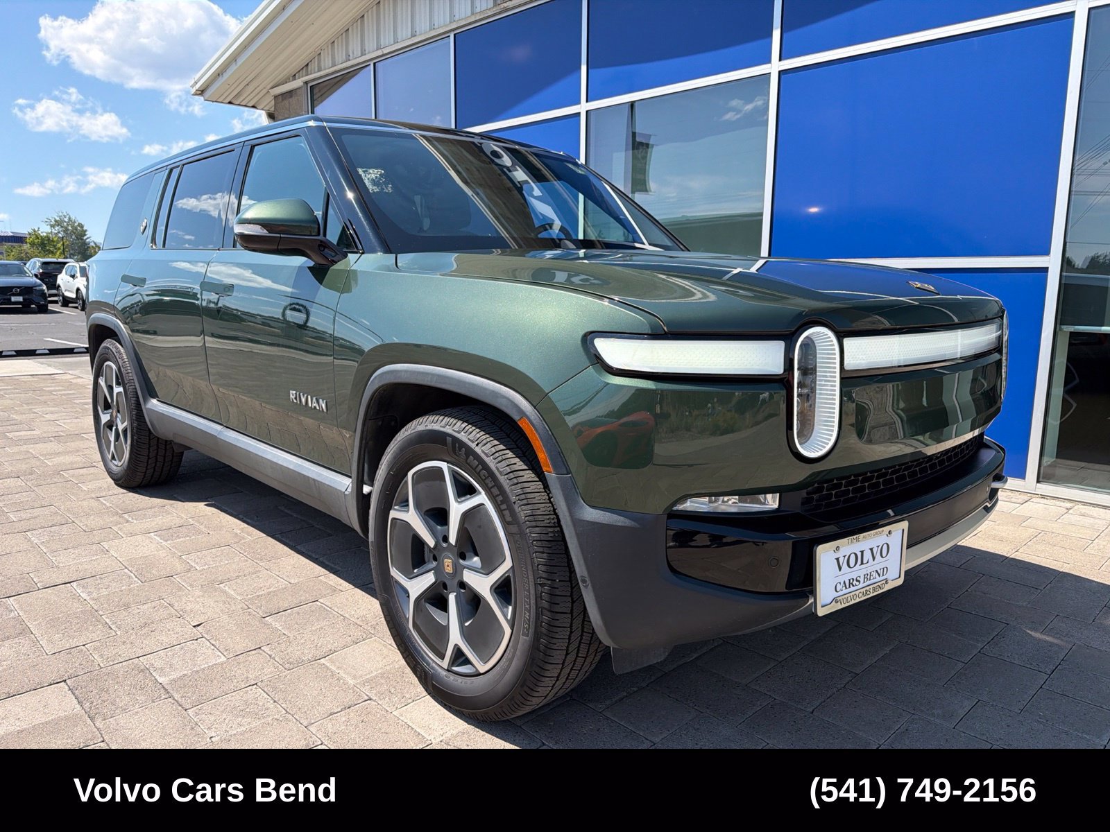 Used 2024 Rivian R1S Adventure Dual AWD/4WD image 2