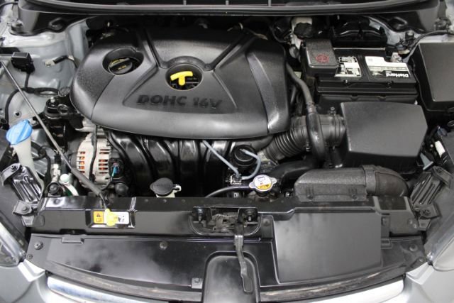 Used 2015 Hyundai Elantra SE FWD image 21