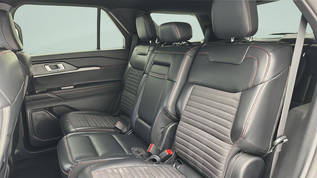 Used 2025 Ford Explorer ST-Line w/ ST-Line Street Pack AWD/4WD image 10