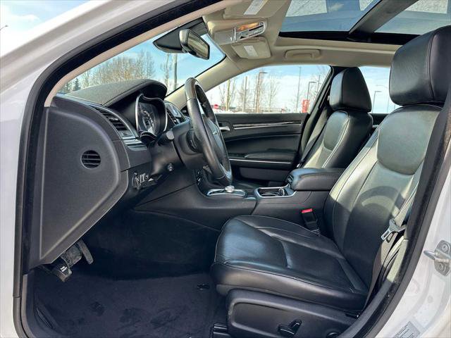 Used 2015 Chrysler 300 C w/ Light Group image 21