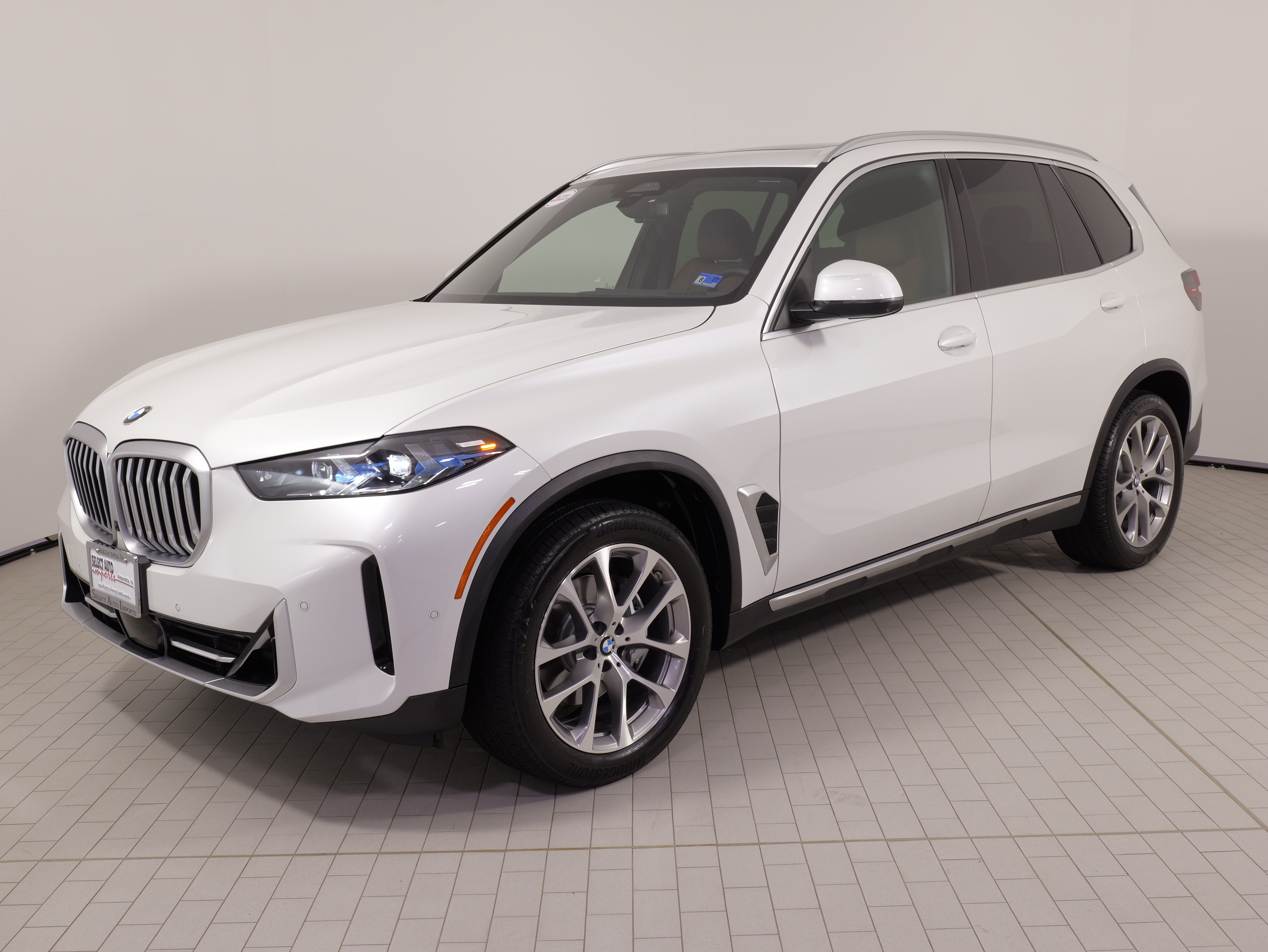 Used 2025 BMW X5 xDrive40i w/ Parking Assistance Package AWD/4WD image 3