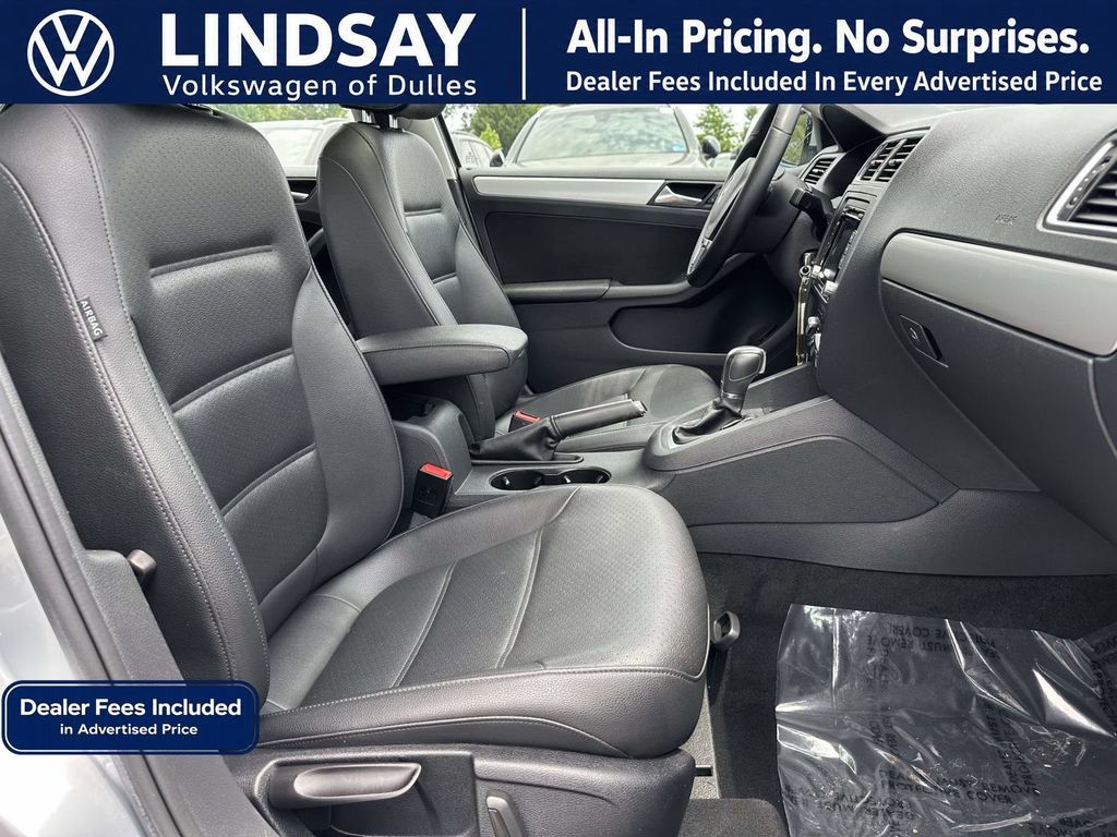 Used 2013 Volkswagen Jetta SE FWD image 12