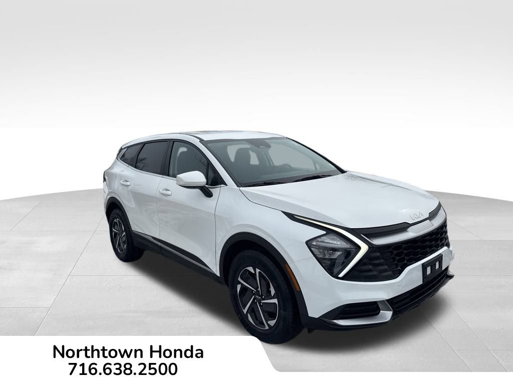 Used 2023 Kia Sportage LX image 1