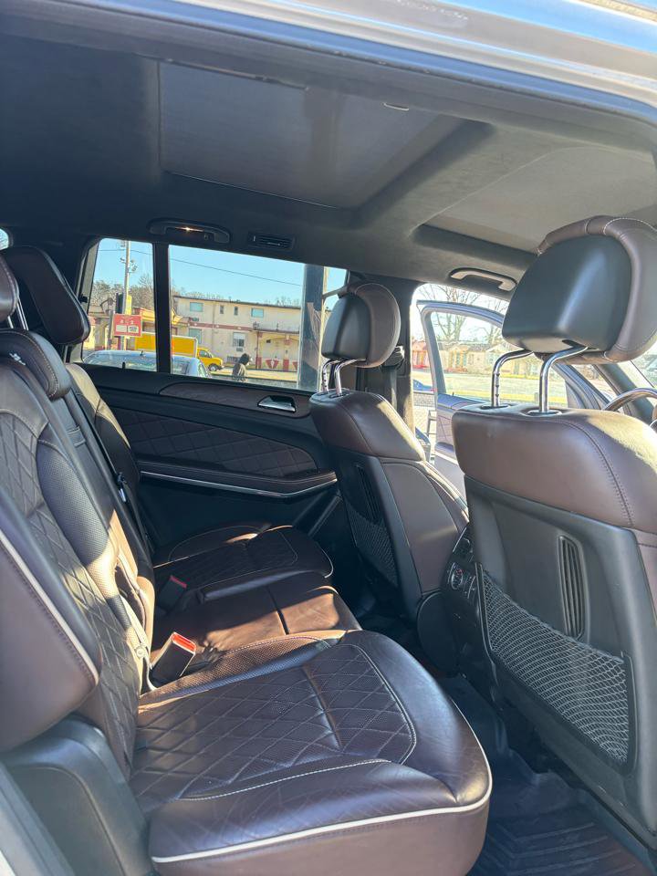 Used 2016 Mercedes-Benz GL 550 4MATIC image 18