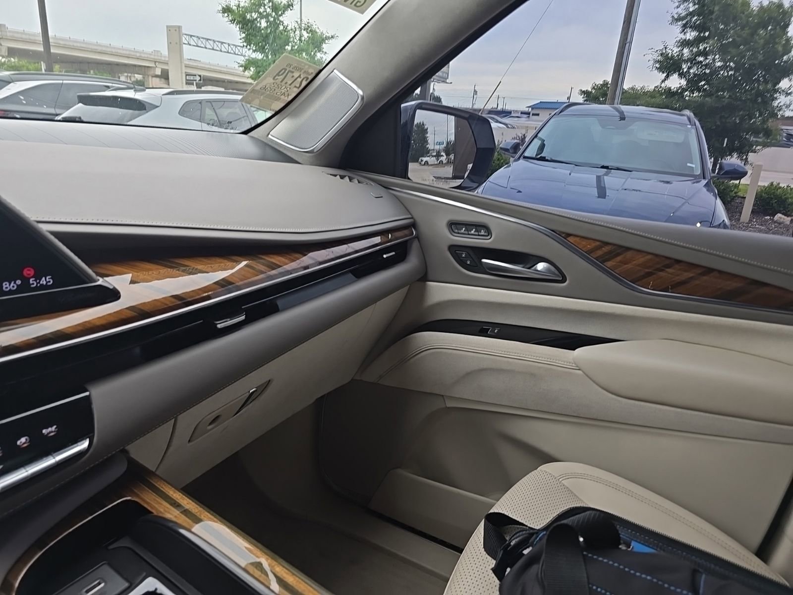 Used 2022 Cadillac Escalade Sport Platinum w/ LPO, ONYX Package AWD/4WD image 14