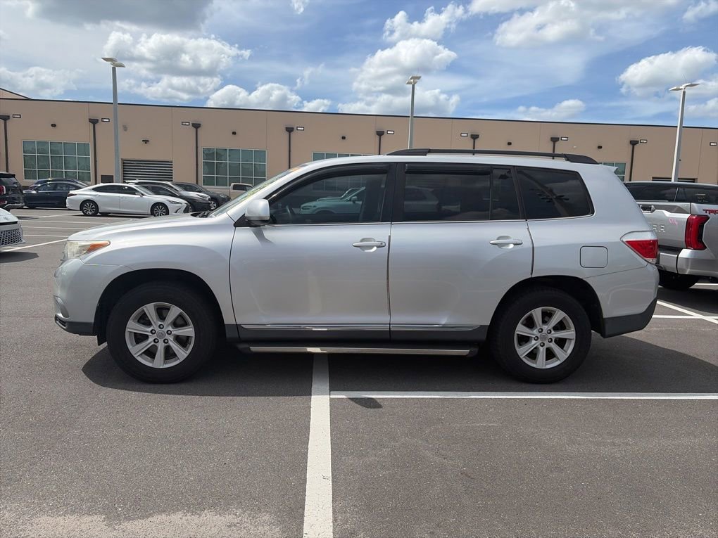Used 2012 Toyota Highlander FWD w/ Tech Pkg image 4