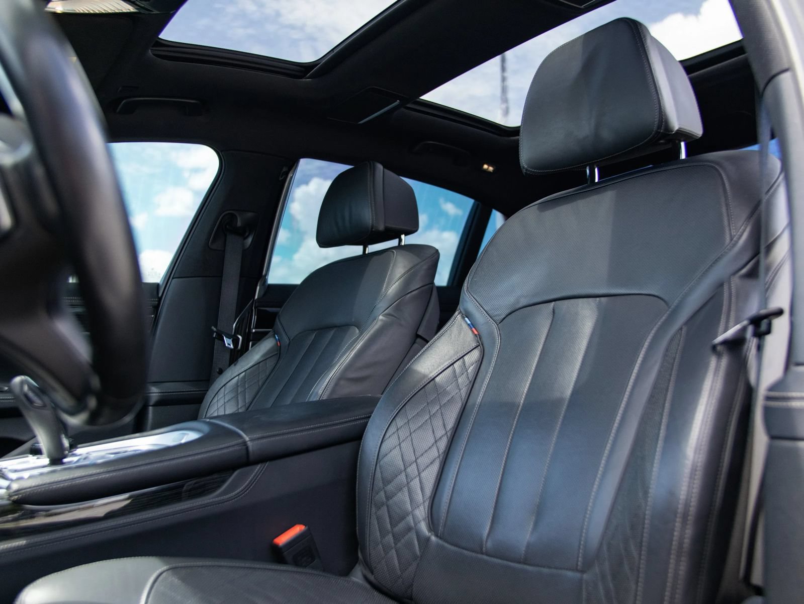 Used 2020 BMW 740i w/ M Sport Package RWD image 21