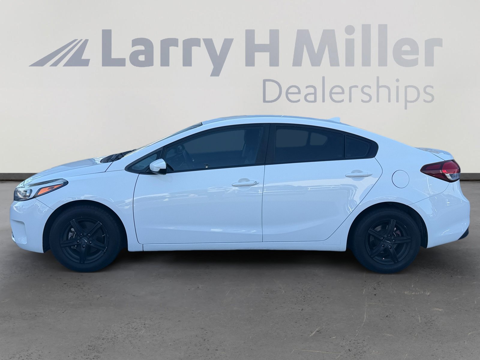 Used 2017 Kia Forte LX FWD image 2