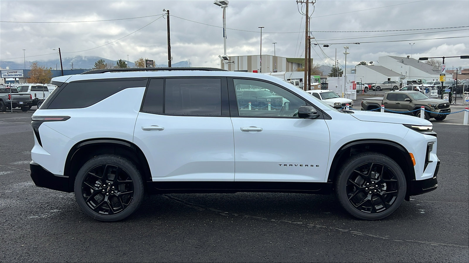 New 2026 Chevrolet Traverse RS w/ LPO, Floor Liner Package image 4