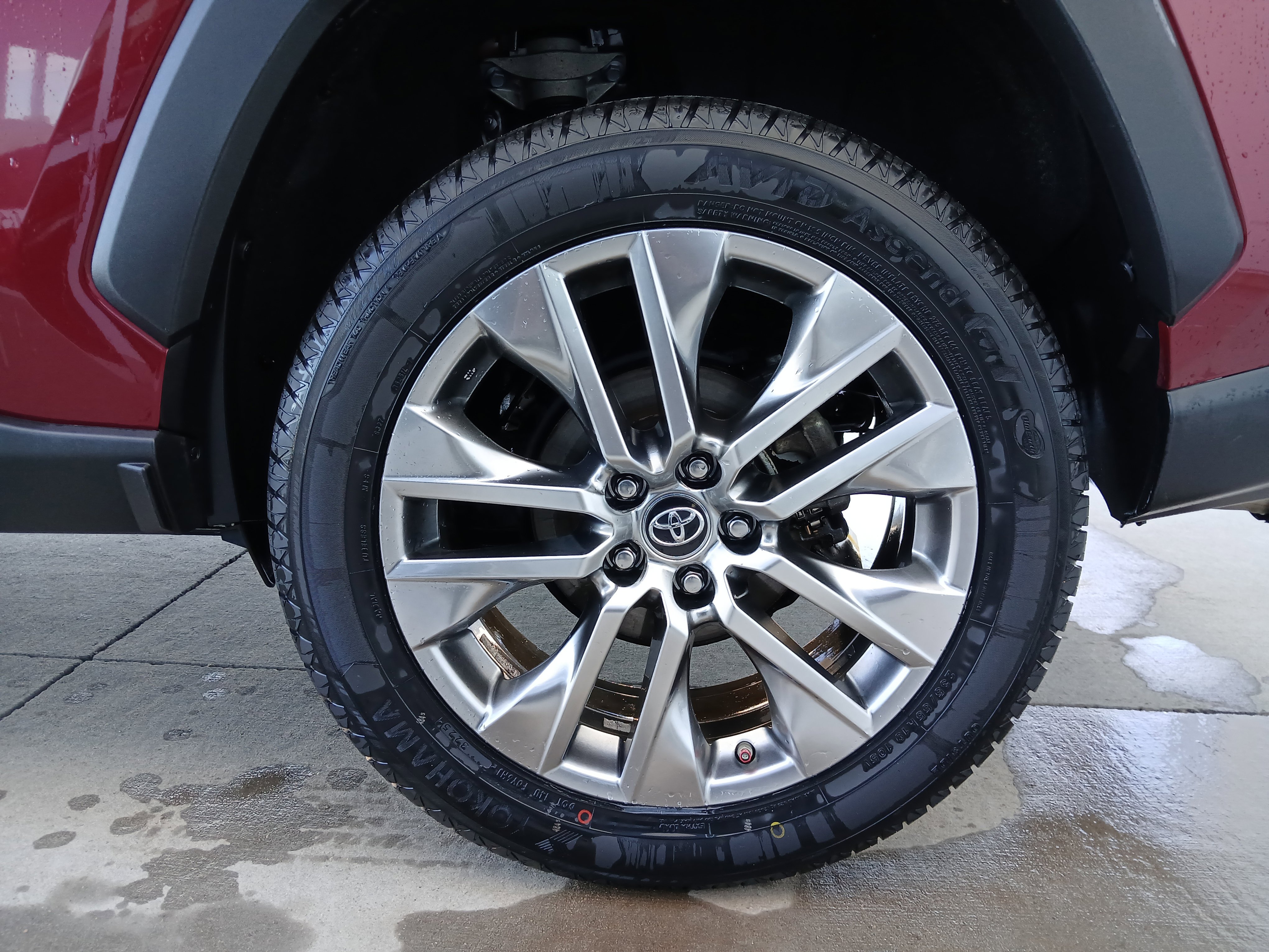 Used 2019 Toyota RAV4 Limited w/ Cold Weather Package AWD/4WD image 18