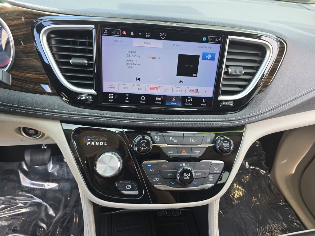 Used 2022 Chrysler Pacifica Limited FWD image 24