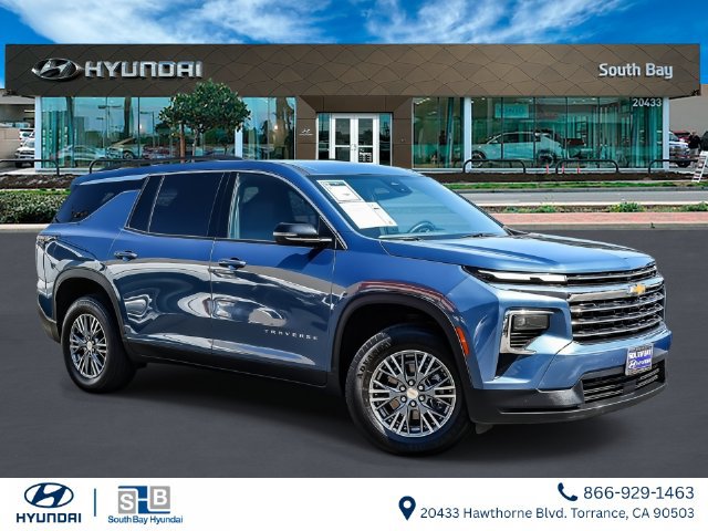 Used 2025 Chevrolet Traverse LT