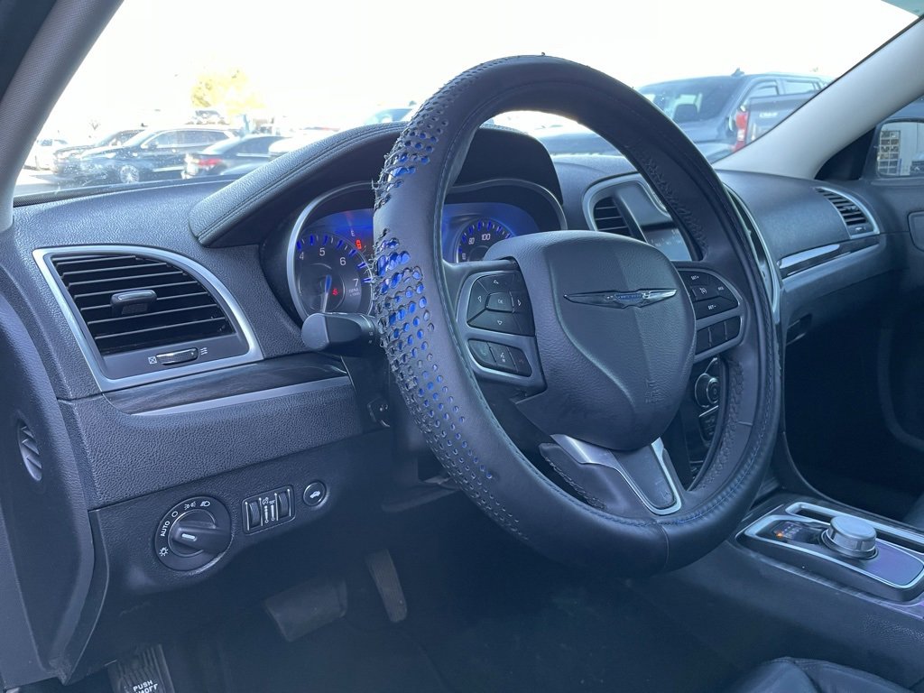 Used 2022 Chrysler 300 Touring w/ Sport Appearance Package image 11