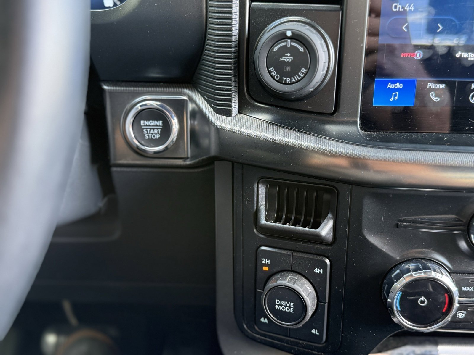 Used 2024 Ford F150 Lariat w/ Equipment Group 502A High image 30