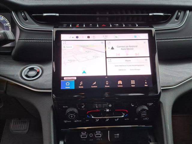 Used 2025 Jeep Grand Cherokee Limited RWD image 11