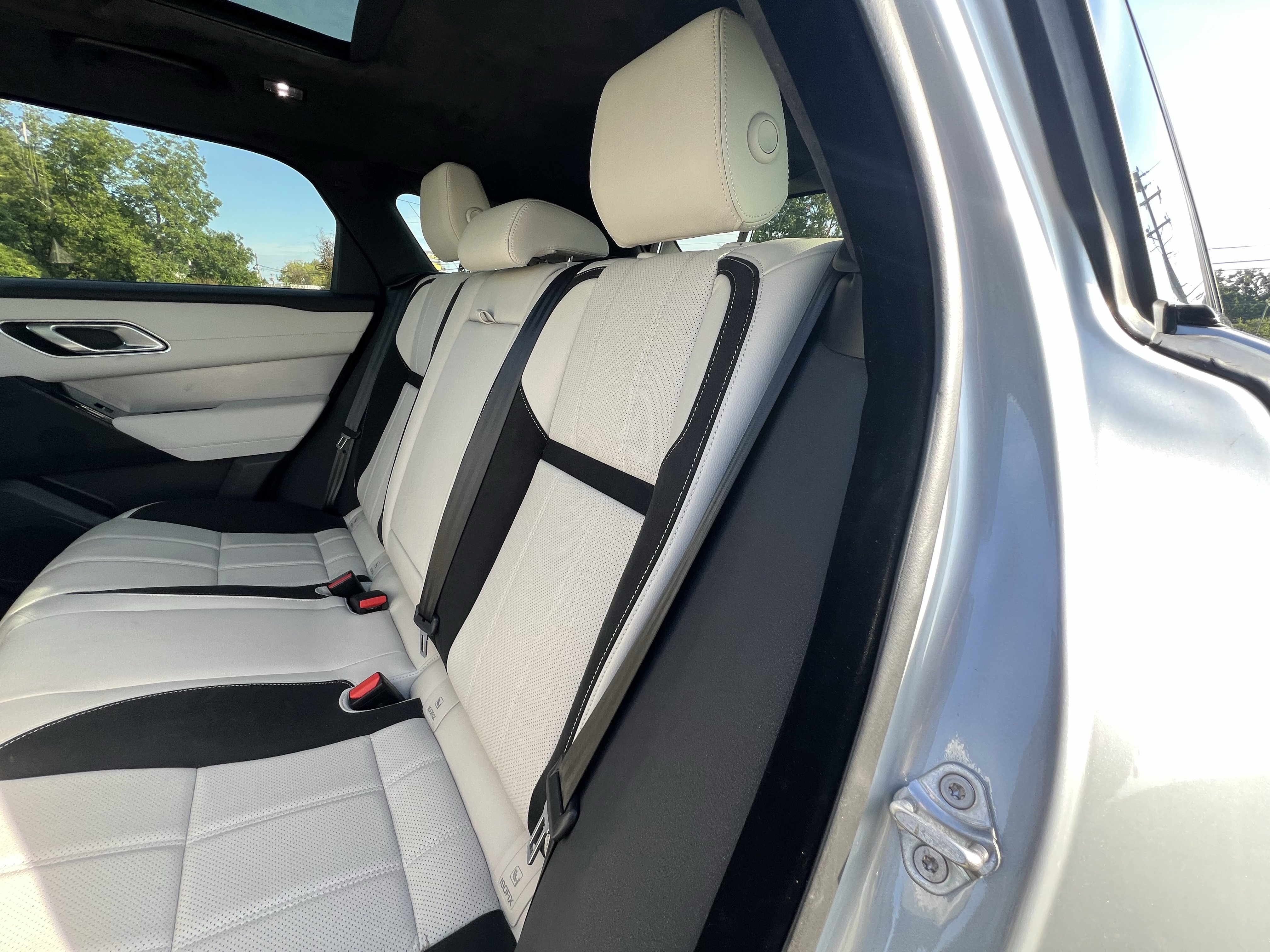 Used 2023 Land Rover Range Rover Velar R-Dynamic S image 33