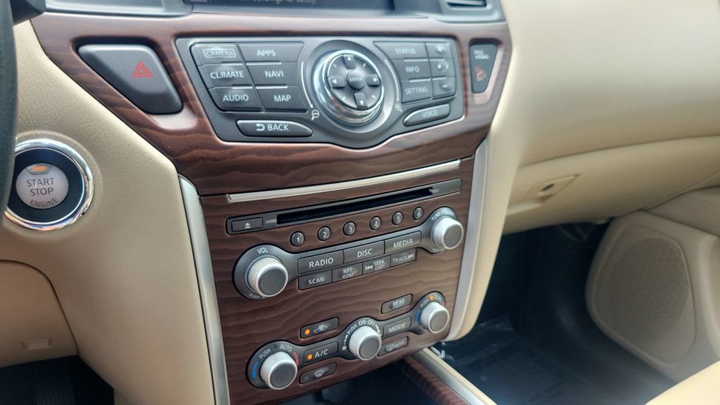 Used 2017 Nissan Pathfinder Platinum FWD image 19