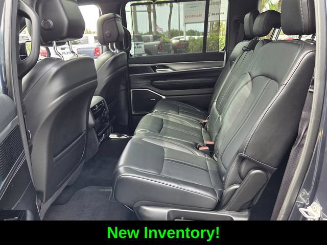 Certified 2023 Jeep Wagoneer Series II w/ Convenience Group I AWD/4WD image 11