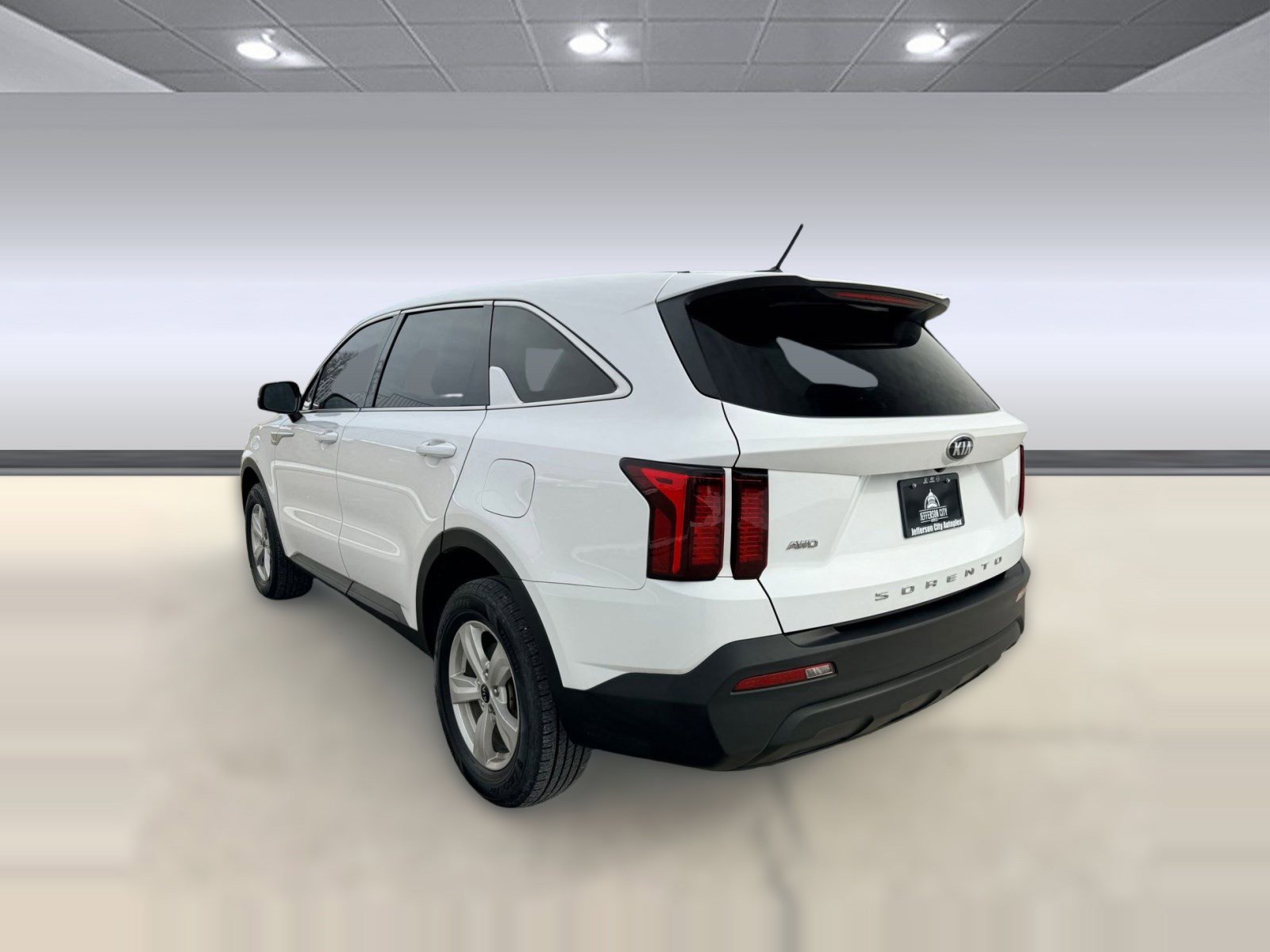 Used 2021 Kia Sorento LX image 3