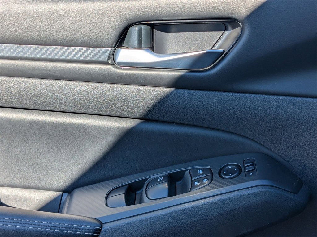 Used 2024 Nissan Altima 2.5 SV image 14