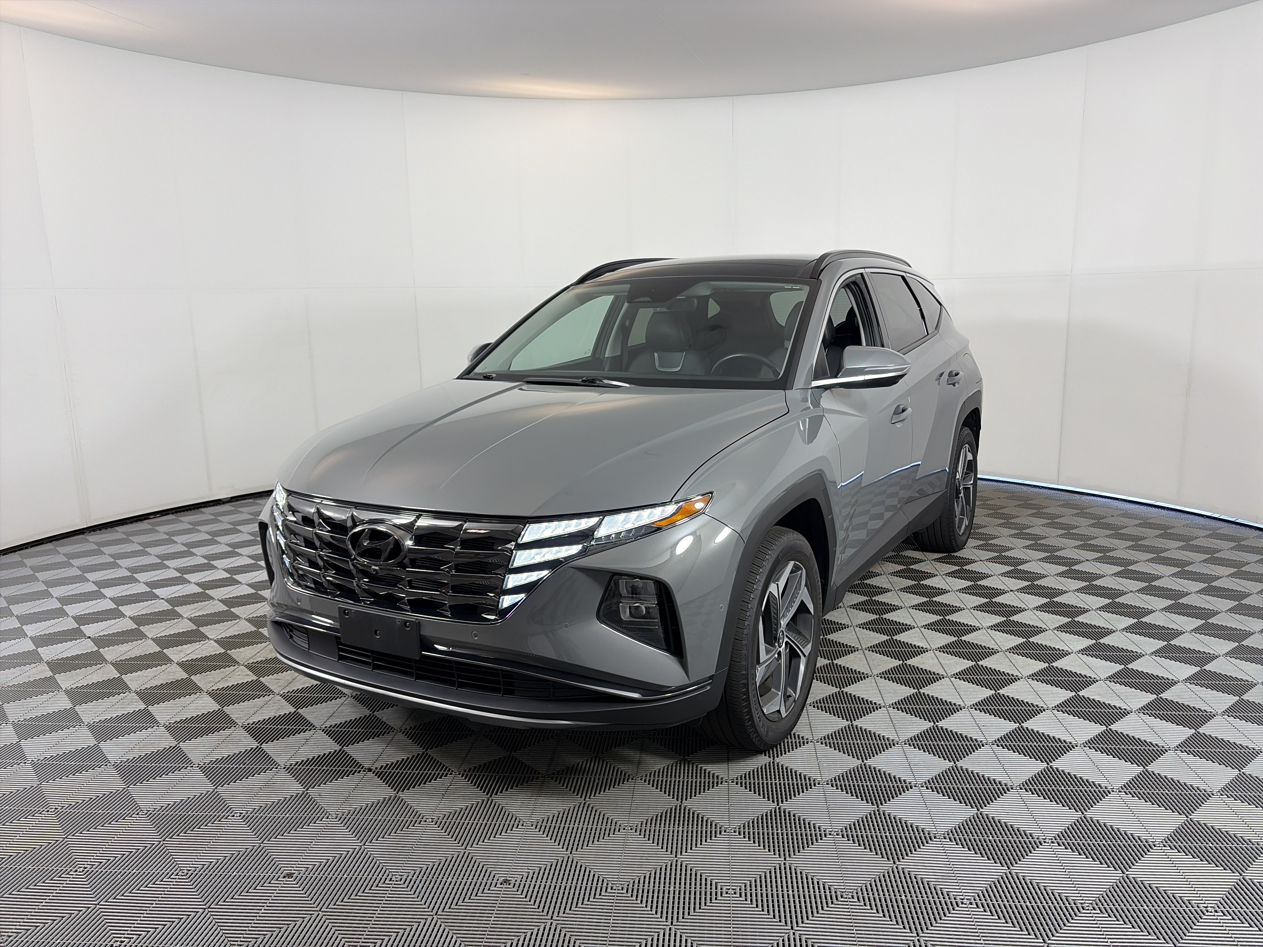 Used 2024 Hyundai Tucson Limited AWD/4WD image 2