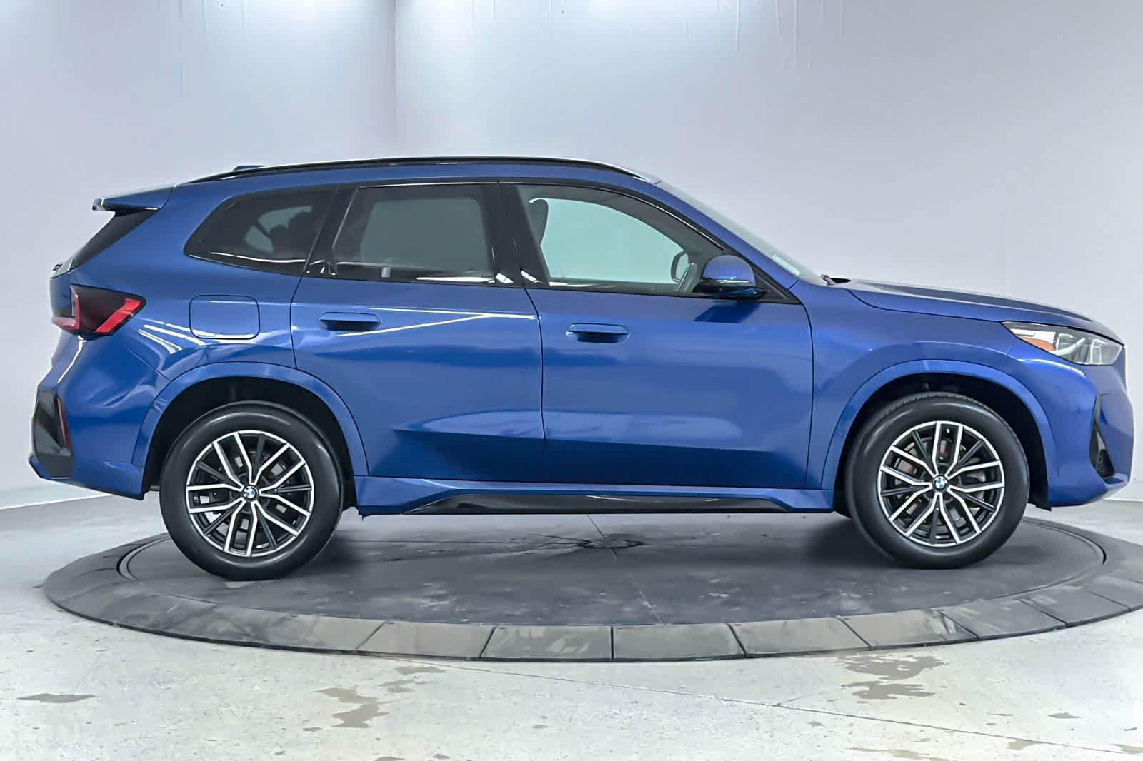 Used 2023 BMW X1 xDrive28i w/ Premium Package AWD/4WD image 8
