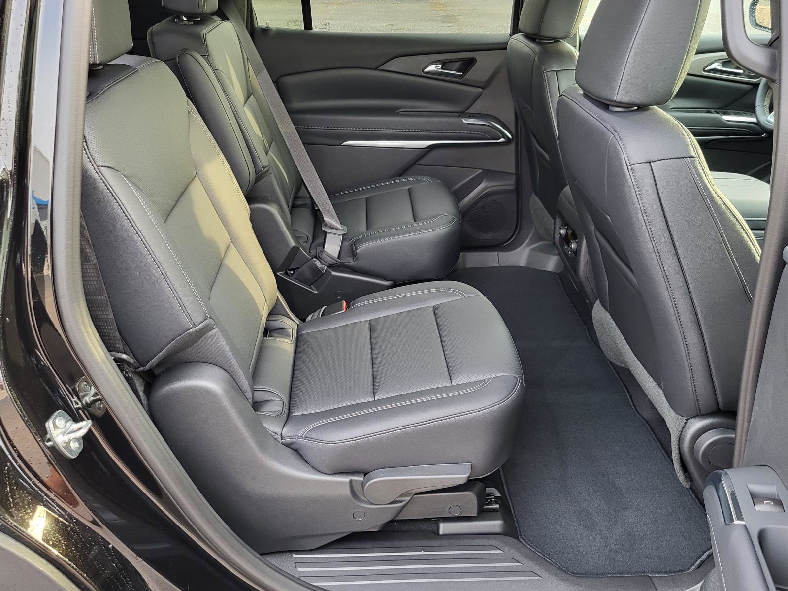 New 2026 Chevrolet Traverse LT image 11