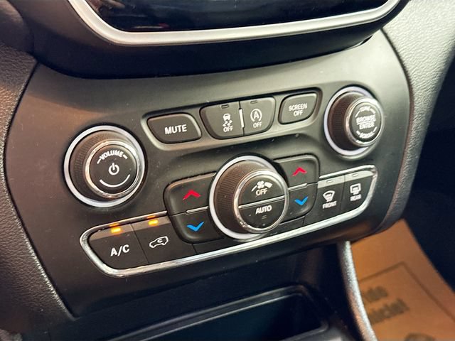 Used 2020 Jeep Cherokee Limited AWD/4WD image 16