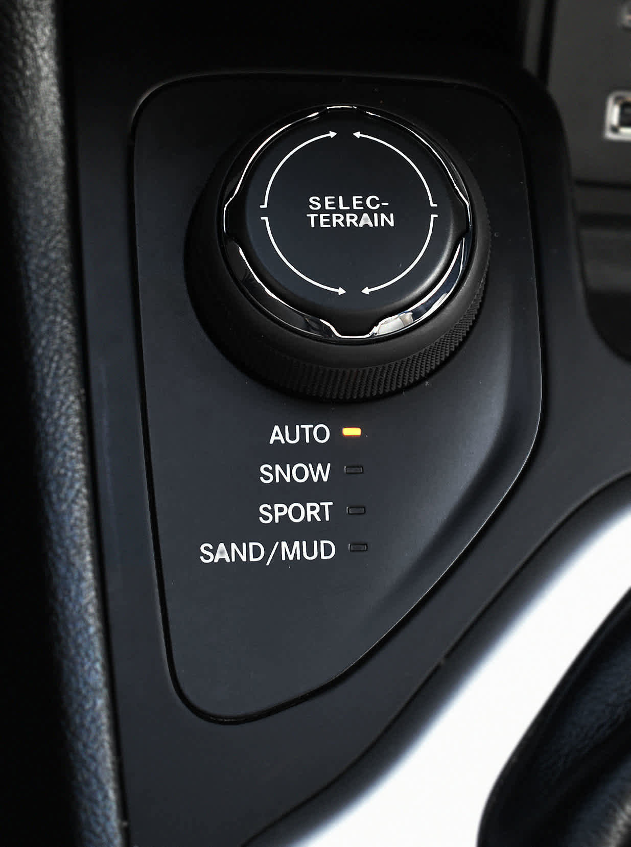 Used 2016 Jeep Cherokee Limited w/ Luxury Group image 19