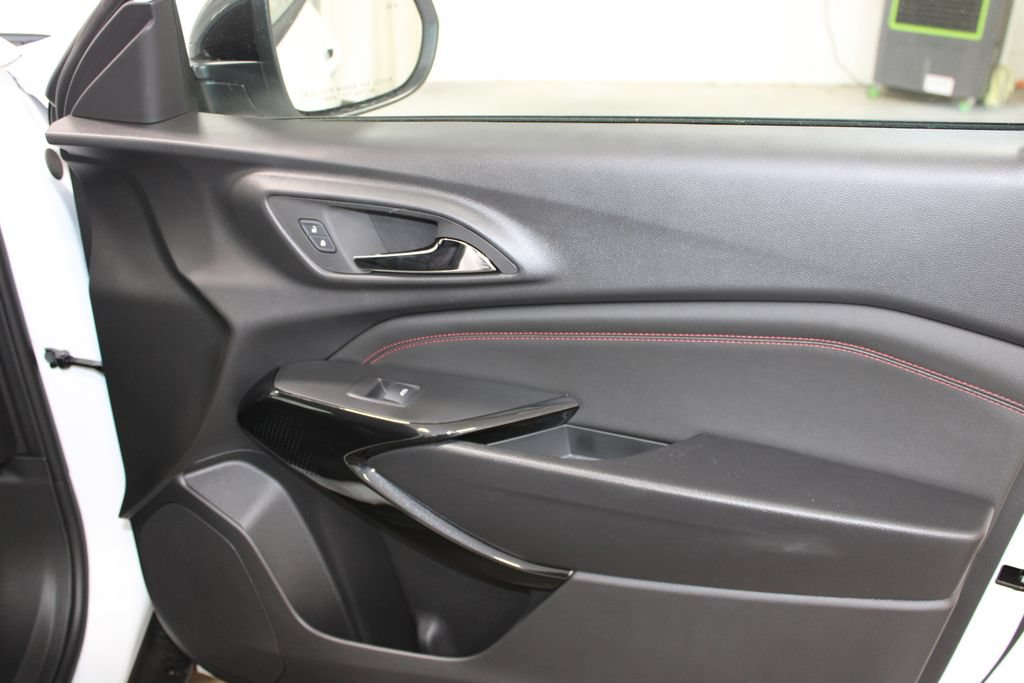 New 2026 Chevrolet Trax RS w/ Sunroof Package FWD image 24