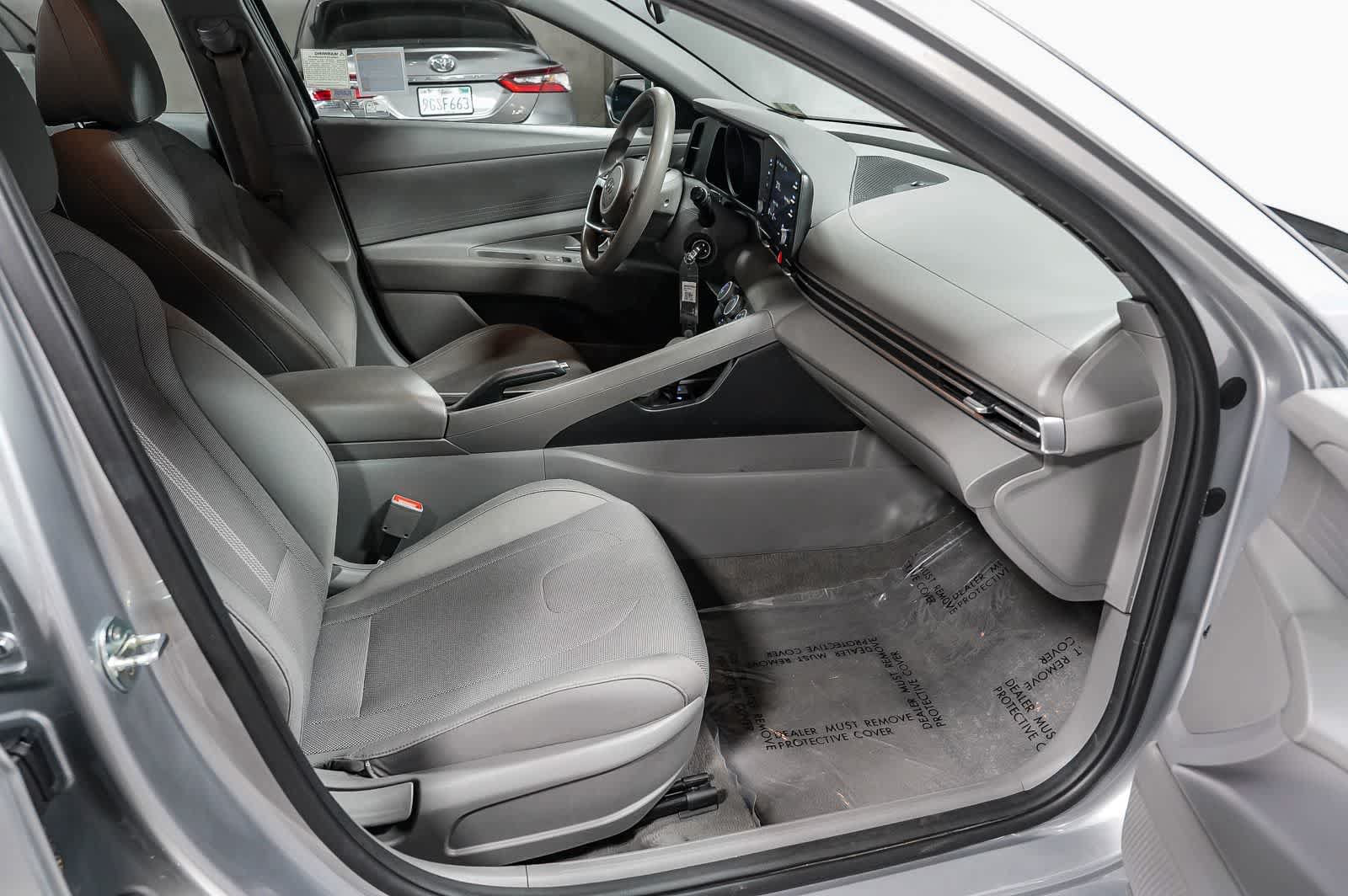 Used 2021 Hyundai Elantra SE FWD image 16