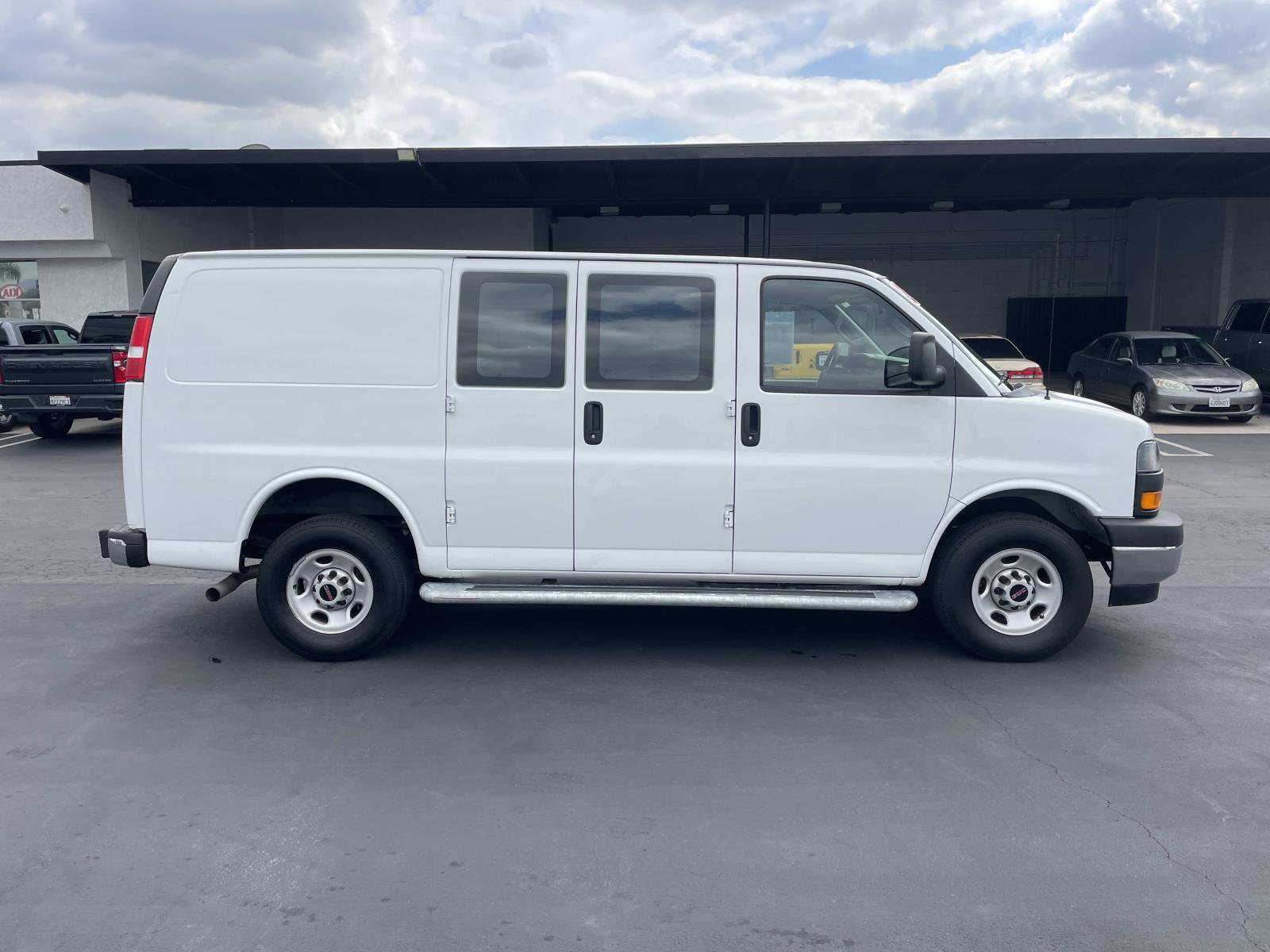 Used 2024 GMC Savana 2500 w/ Driver Convenience Package image 4