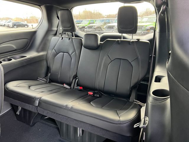 New 2026 Chrysler Pacifica Select AWD/4WD image 7