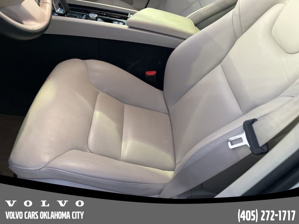 Certified 2024 Volvo XC60 B5 Plus w/ Protection Package Premier image 9