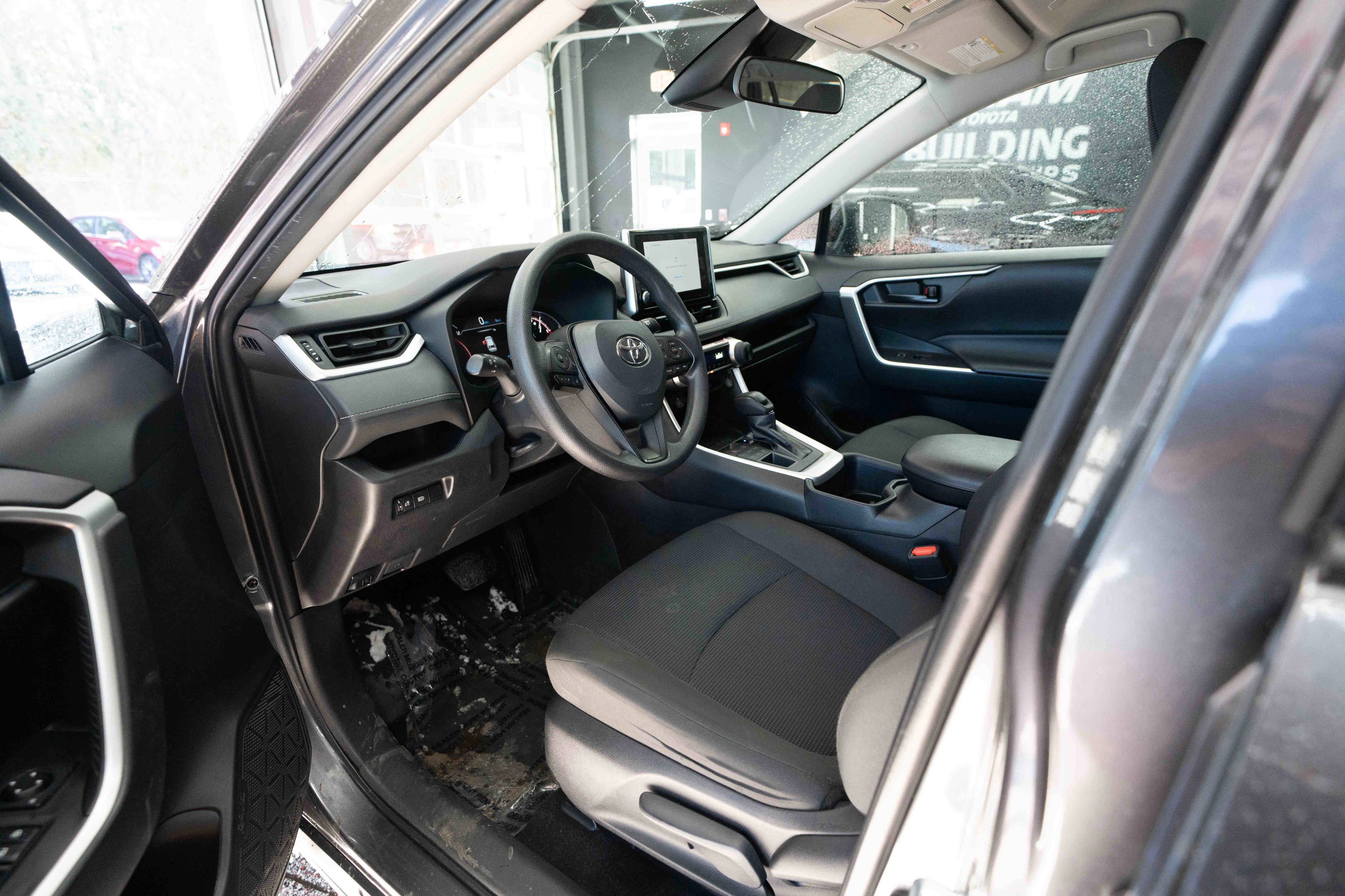 Used 2024 Toyota RAV4 LE image 8