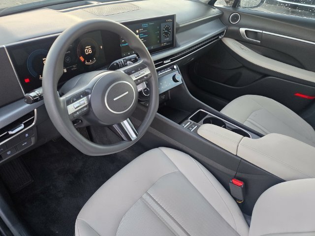 Used 2025 Hyundai Sonata SEL FWD image 12