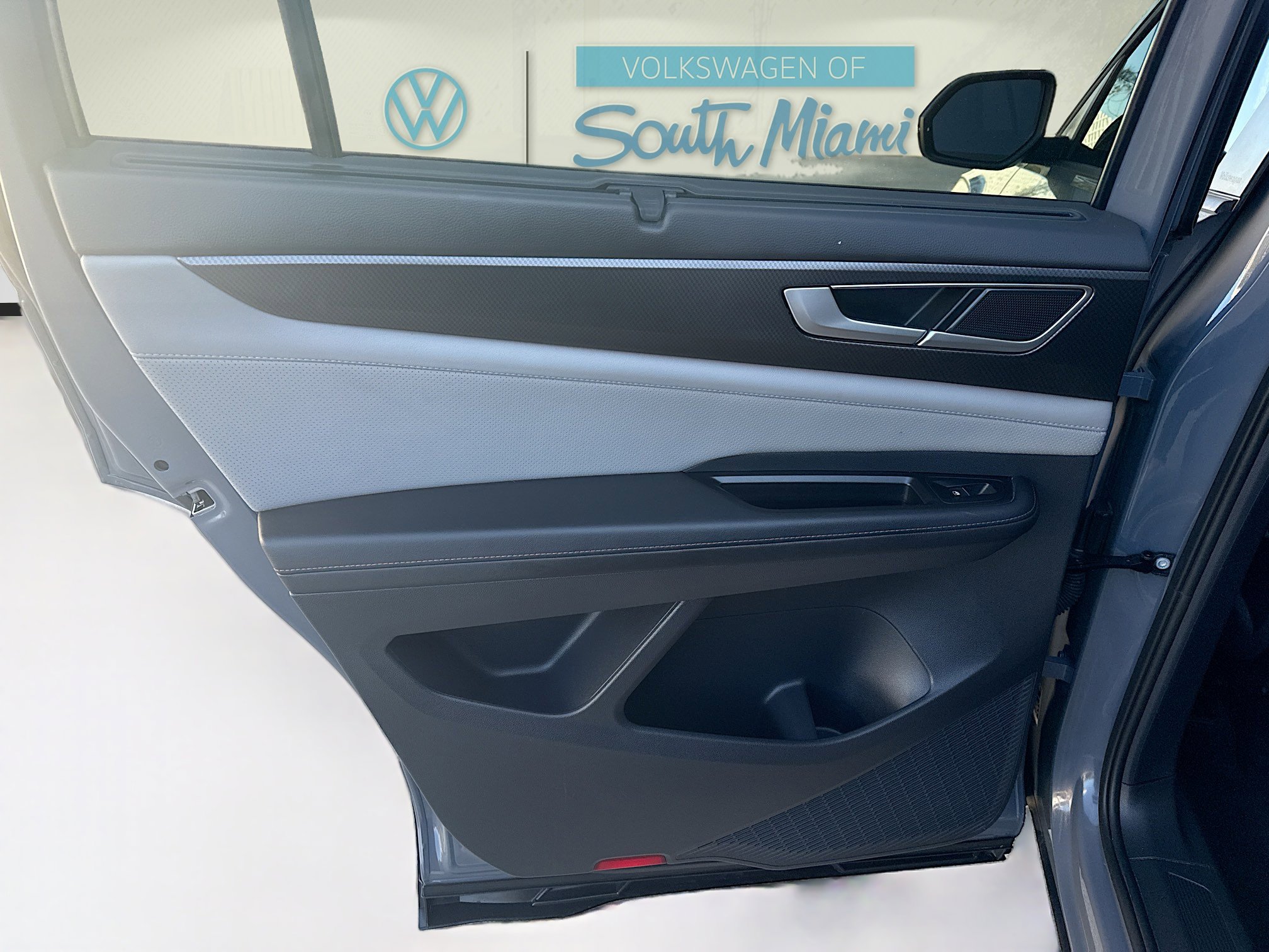 Certified 2025 Volkswagen Atlas Peak Edition SE image 26