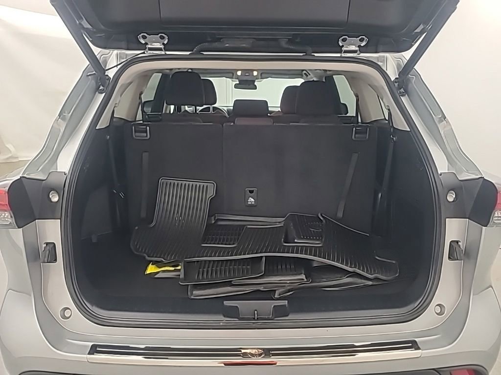 Used 2023 Toyota Highlander LE image 19