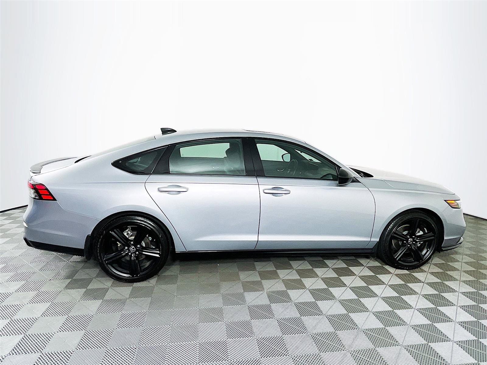 Used 2025 Honda Accord Sport image 11
