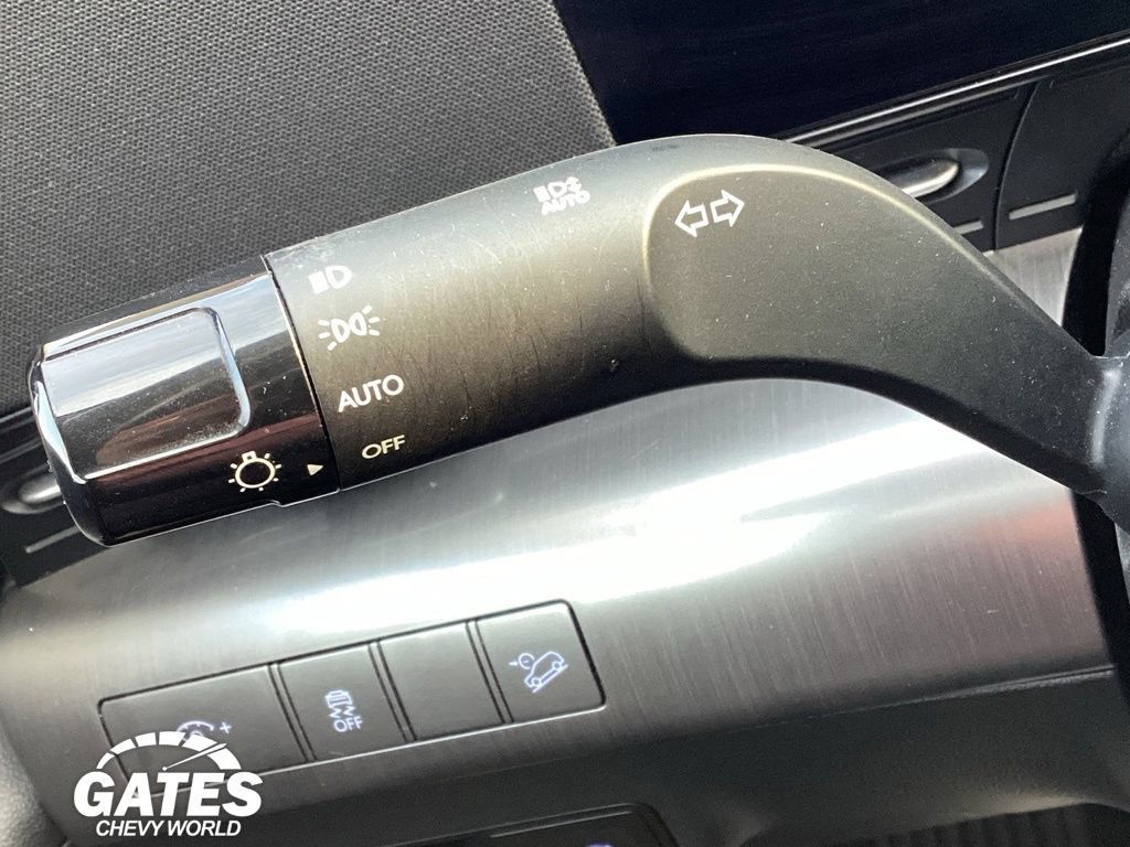 Used 2025 Hyundai Kona SEL FWD image 23