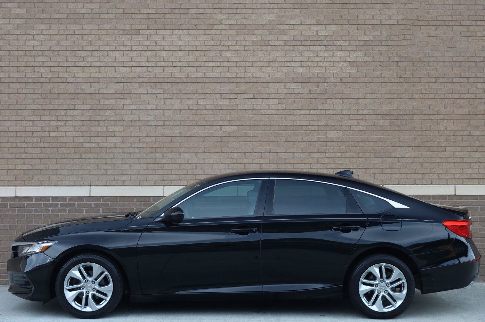 Used 2018 Honda Accord LX image 3