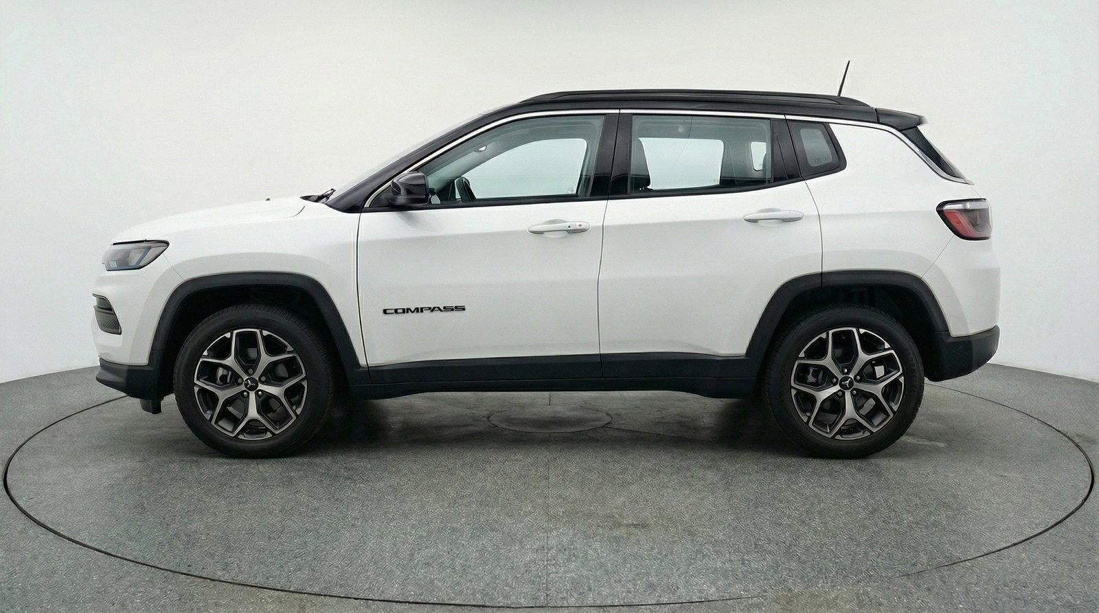 Used 2025 Jeep Compass Limited AWD/4WD image 5