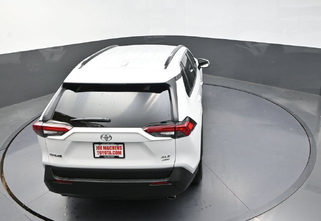 Used 2025 Toyota RAV4 XLE AWD/4WD image 27