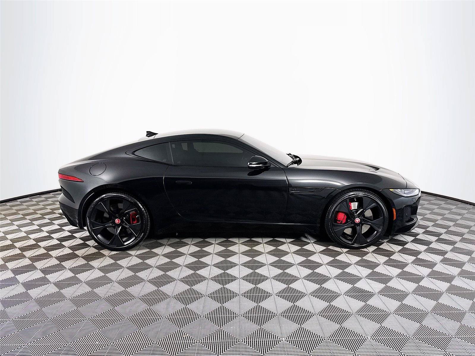 Used 2022 Jaguar F-TYPE Coupe RWD image 4