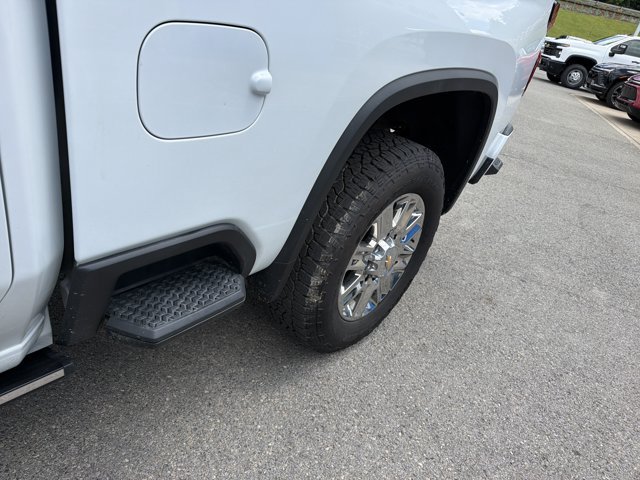 Used 2026 Chevrolet Silverado 2500 High Country w/ High Country Premium Package AWD/4WD image 12